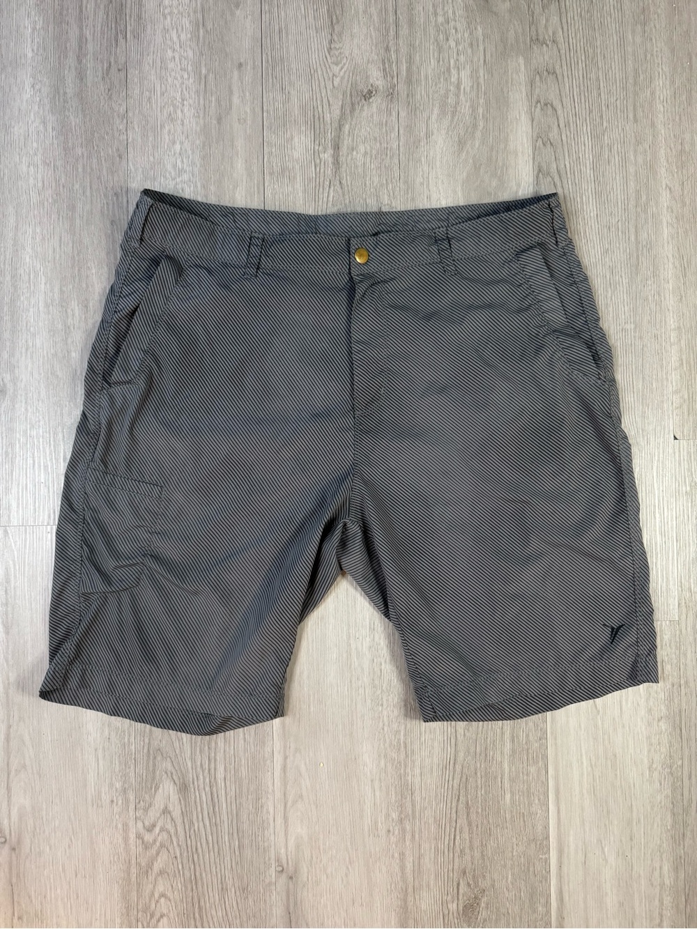 Old Navy Active Men's Gray Striped Athletic Hybrid Shorts with Pockets  XL